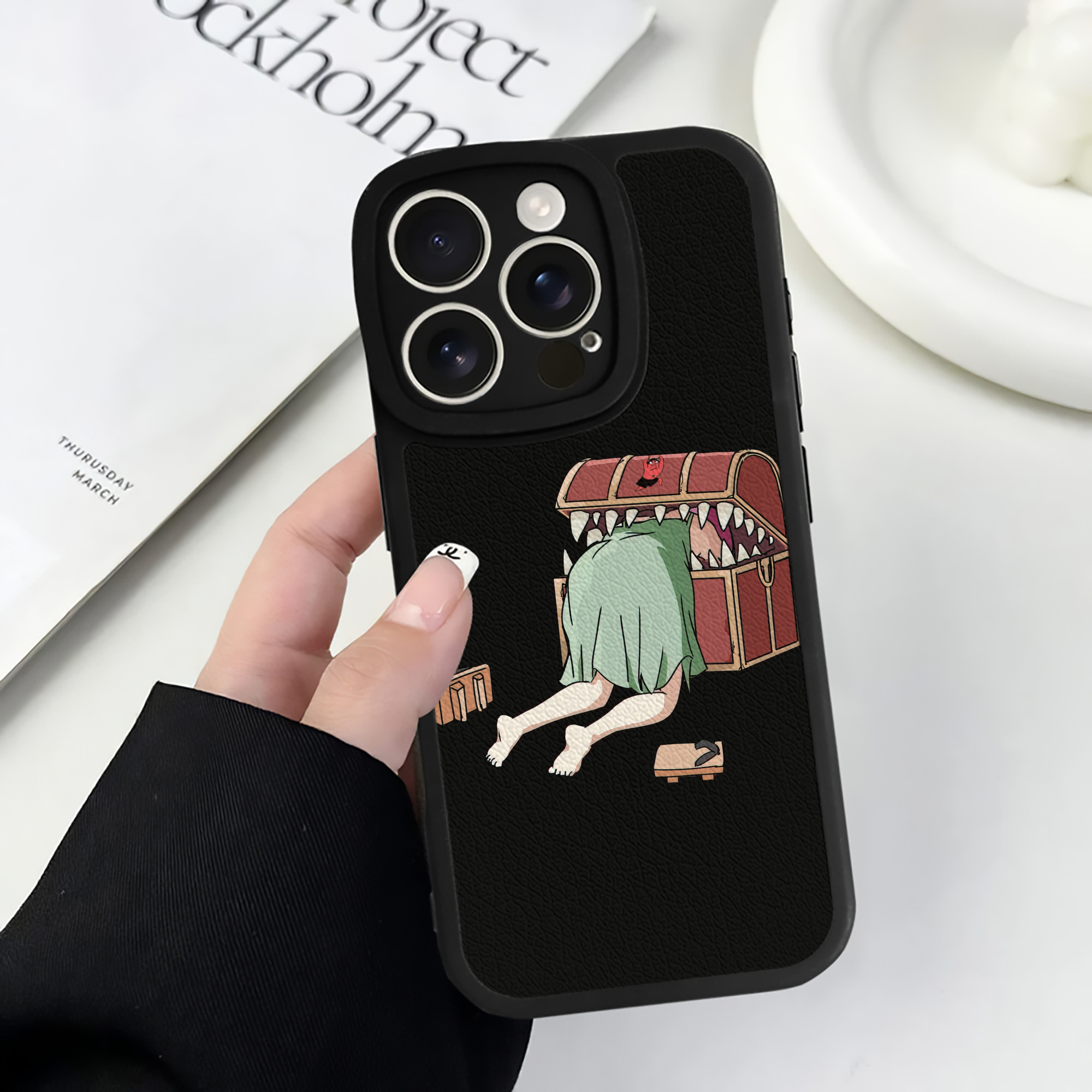 （画像用） 葬送のフリーレン Frieren 【iPhone 16シリーズ対応】シリコンスマホケース（レザー調） 材質：シリコン